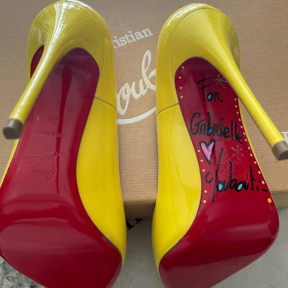 New SIGNED Christian Louboutin yellow So Kate